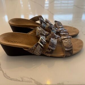 Vionic Snake-Print Brown Multi-Strap Wedge Sandals Ortho bed. Size 9